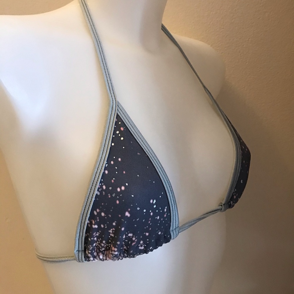 Bikini - Picture 4 of 7